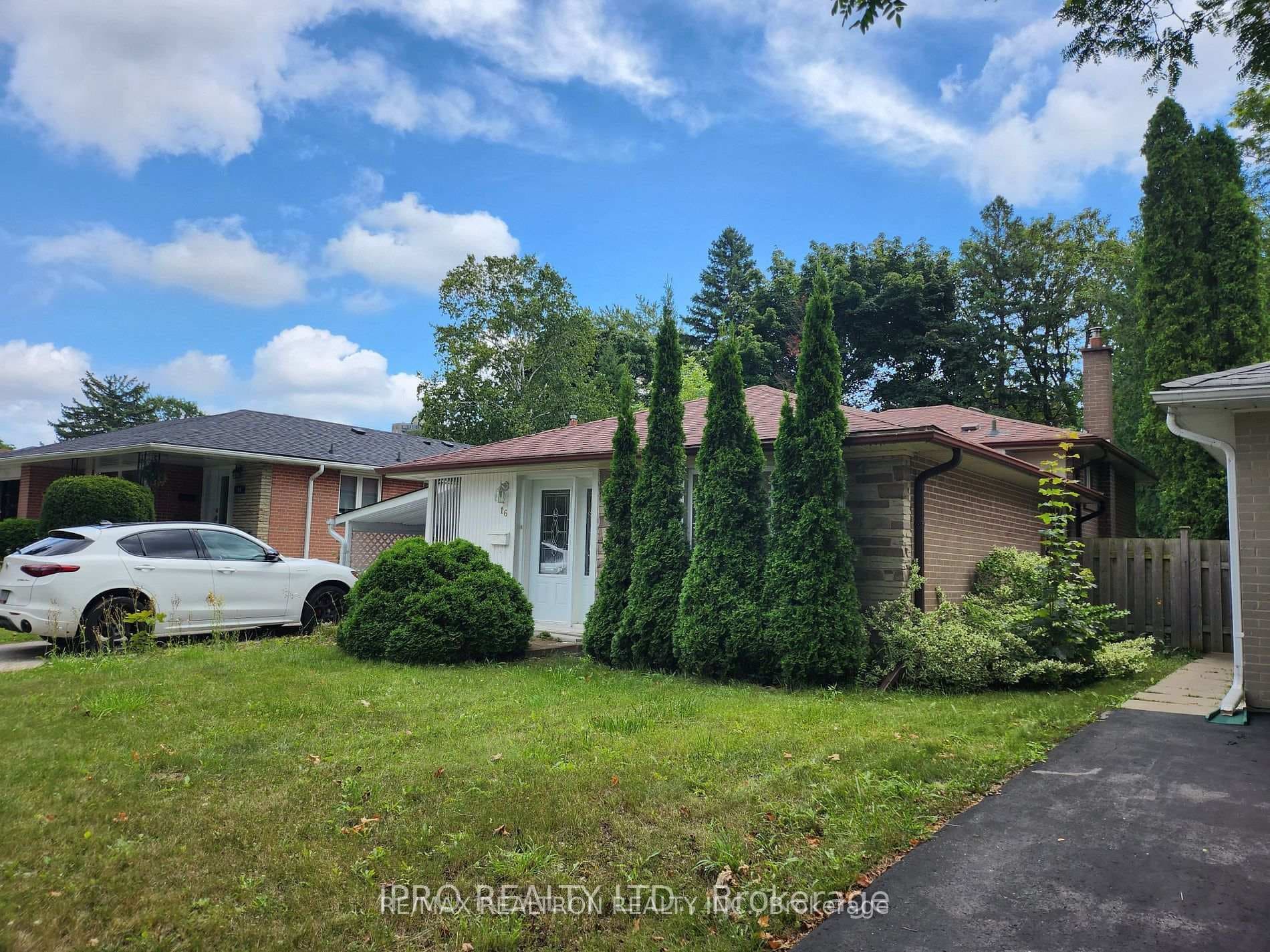 16 Cresthaven Drive photo 3