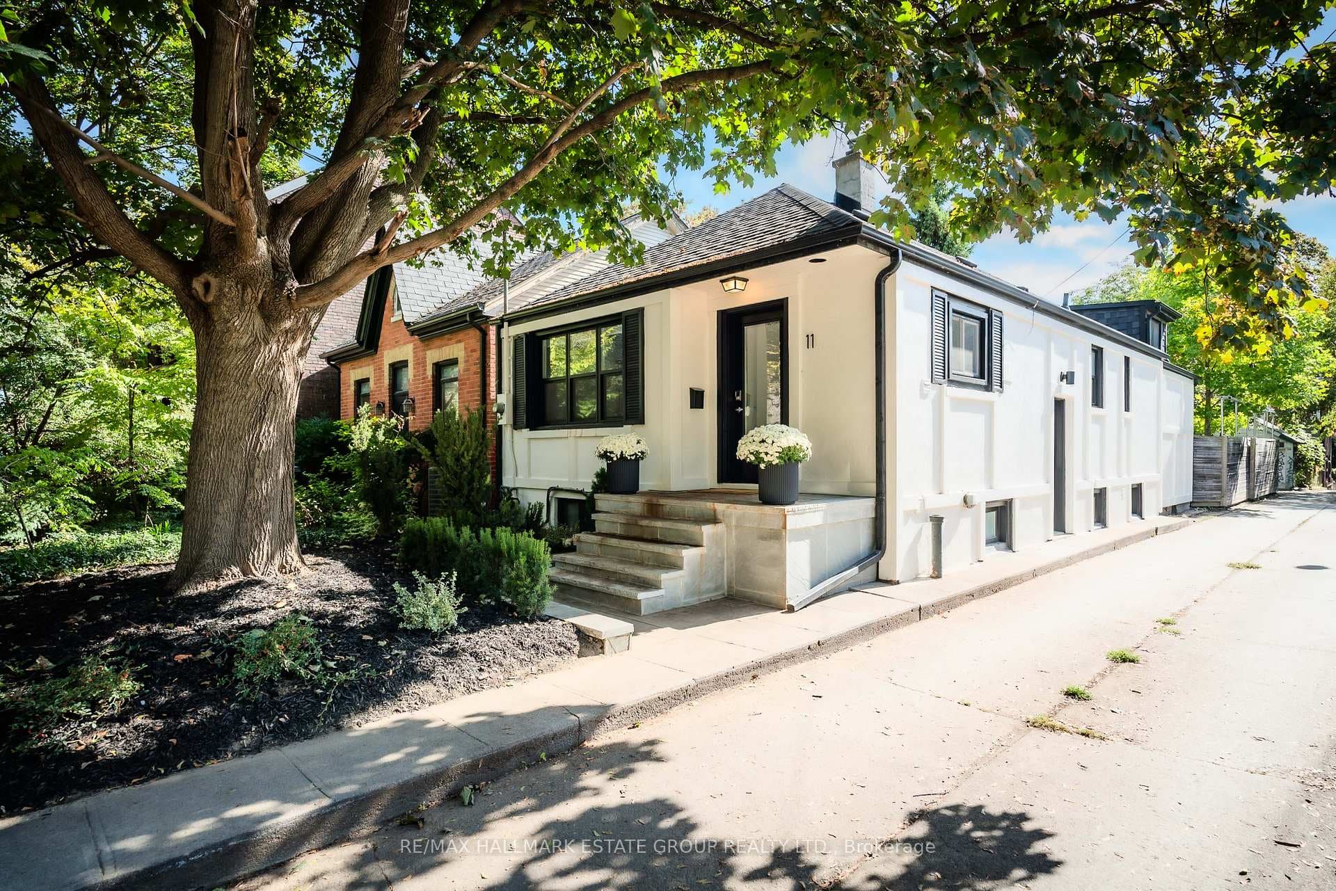11 Austin Avenue photo 1