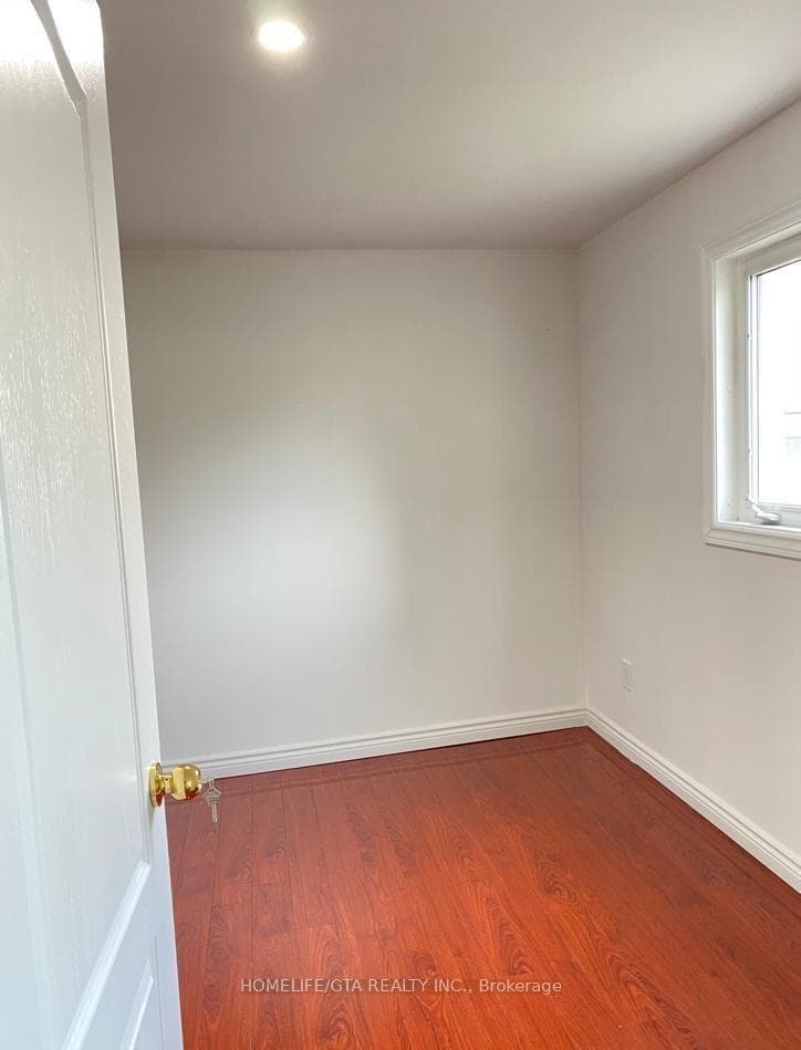 92 Todhunter Crescent Unit Basement photo 3