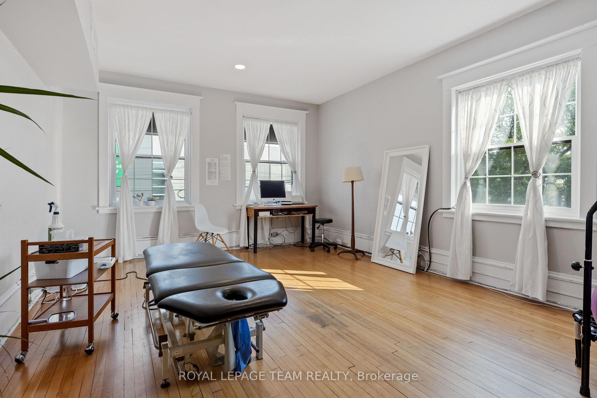 365 Richmond Road photo 22