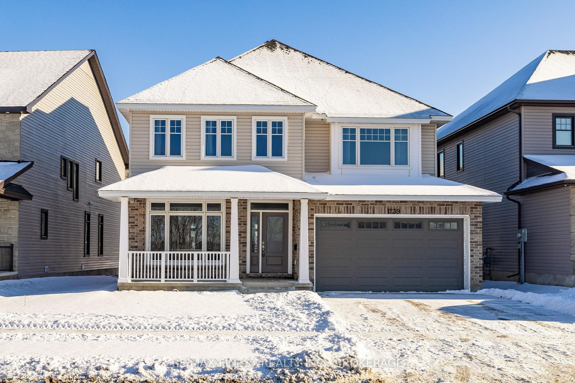 1239 Waterside Way photo 1