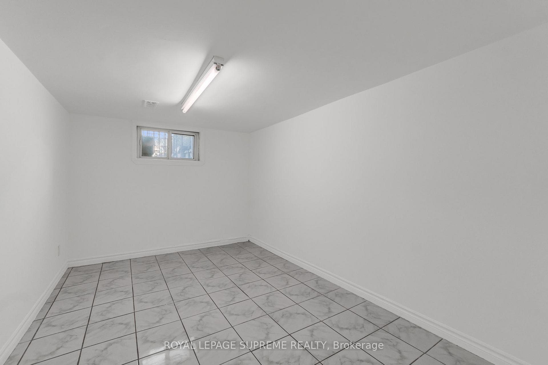 1837 Dufferin Street photo 32