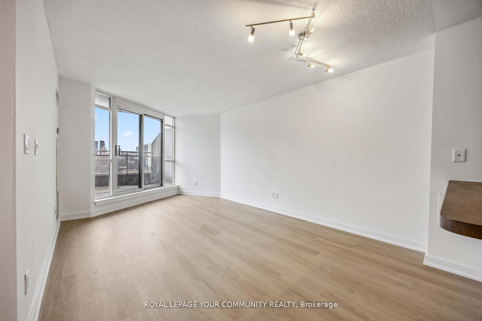 255 Richmond Street Unit 1010 photo 6