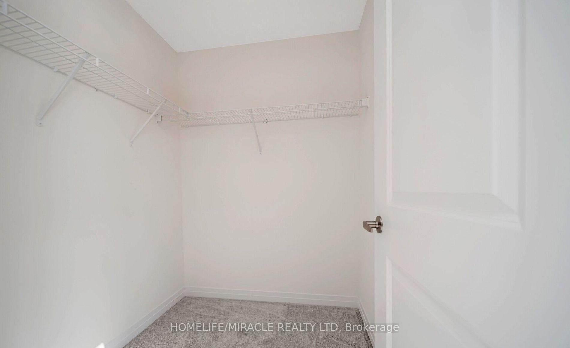 19 Tyler Avenue photo 28