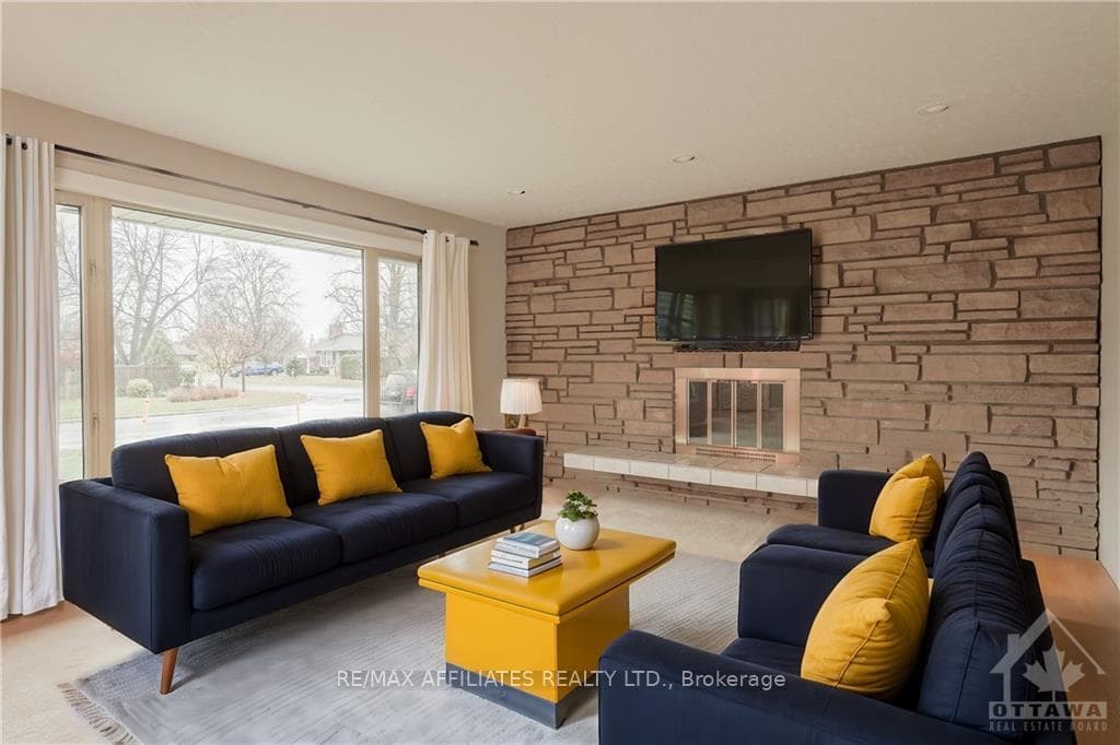 1321 RIDEOUT Crescent photo 7