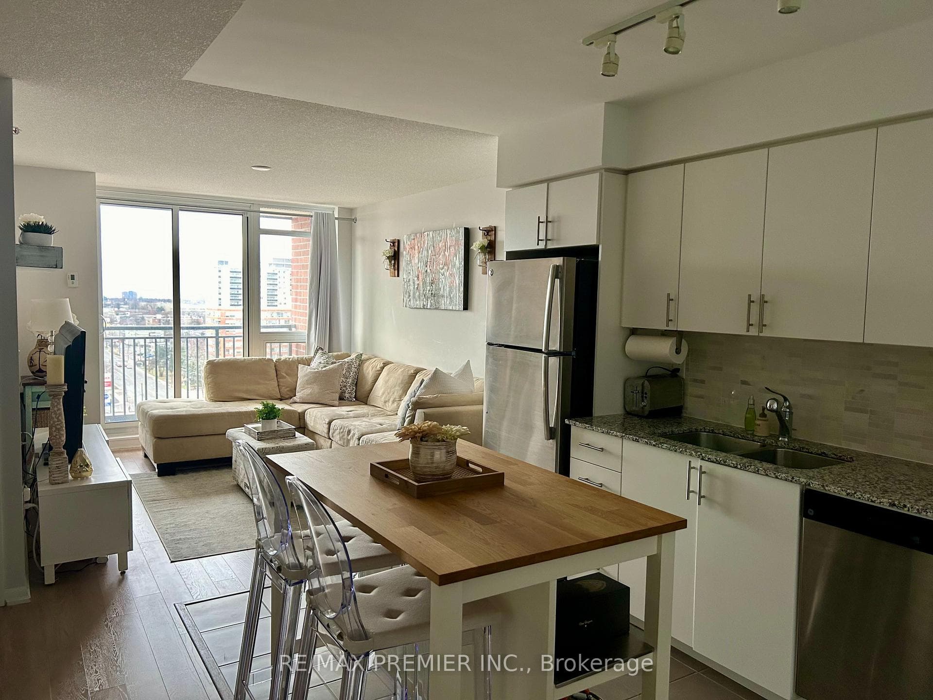830 Lawrence Avenue Unit 1109 photo 6