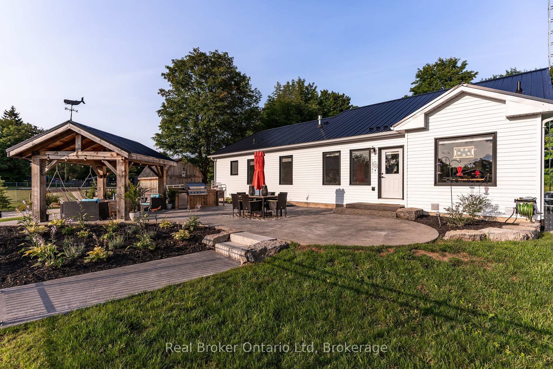 210 Inkerman Street photo 41