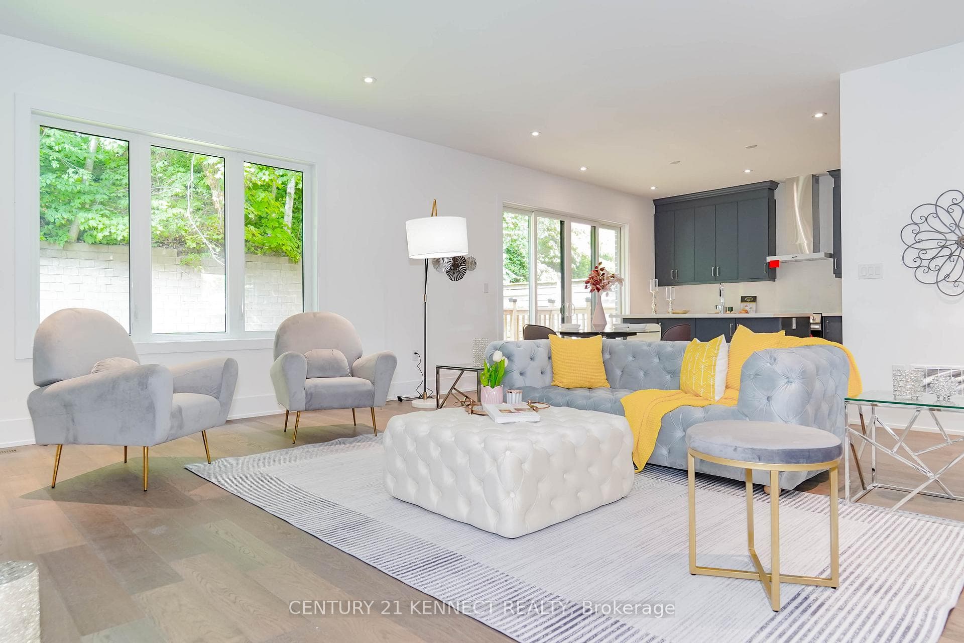 21 Blueking Crescent photo 16