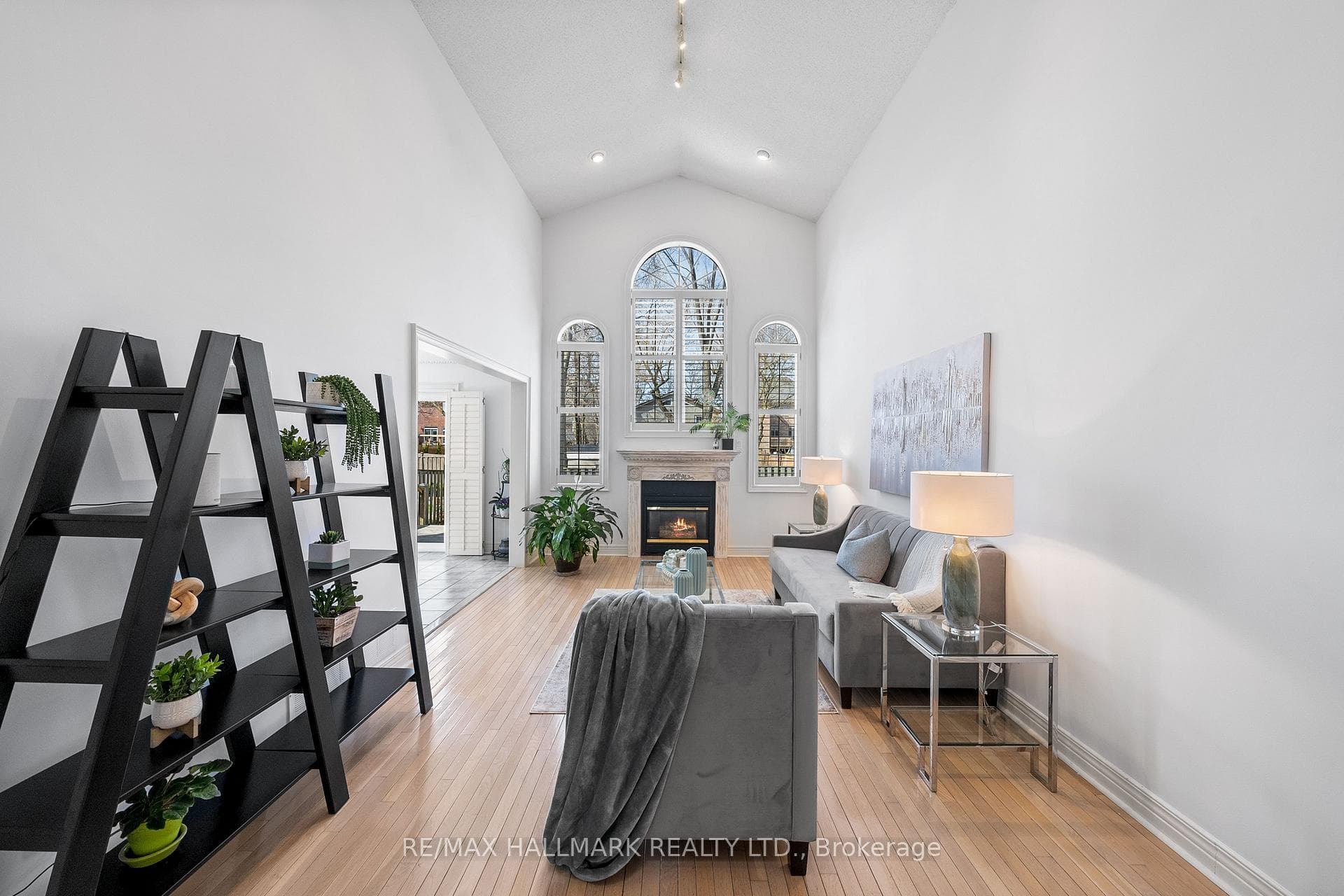 1506 Oakburn Street photo 4