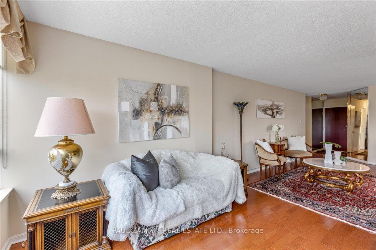 1121 Steeles Avenue Unit 712 photo 10