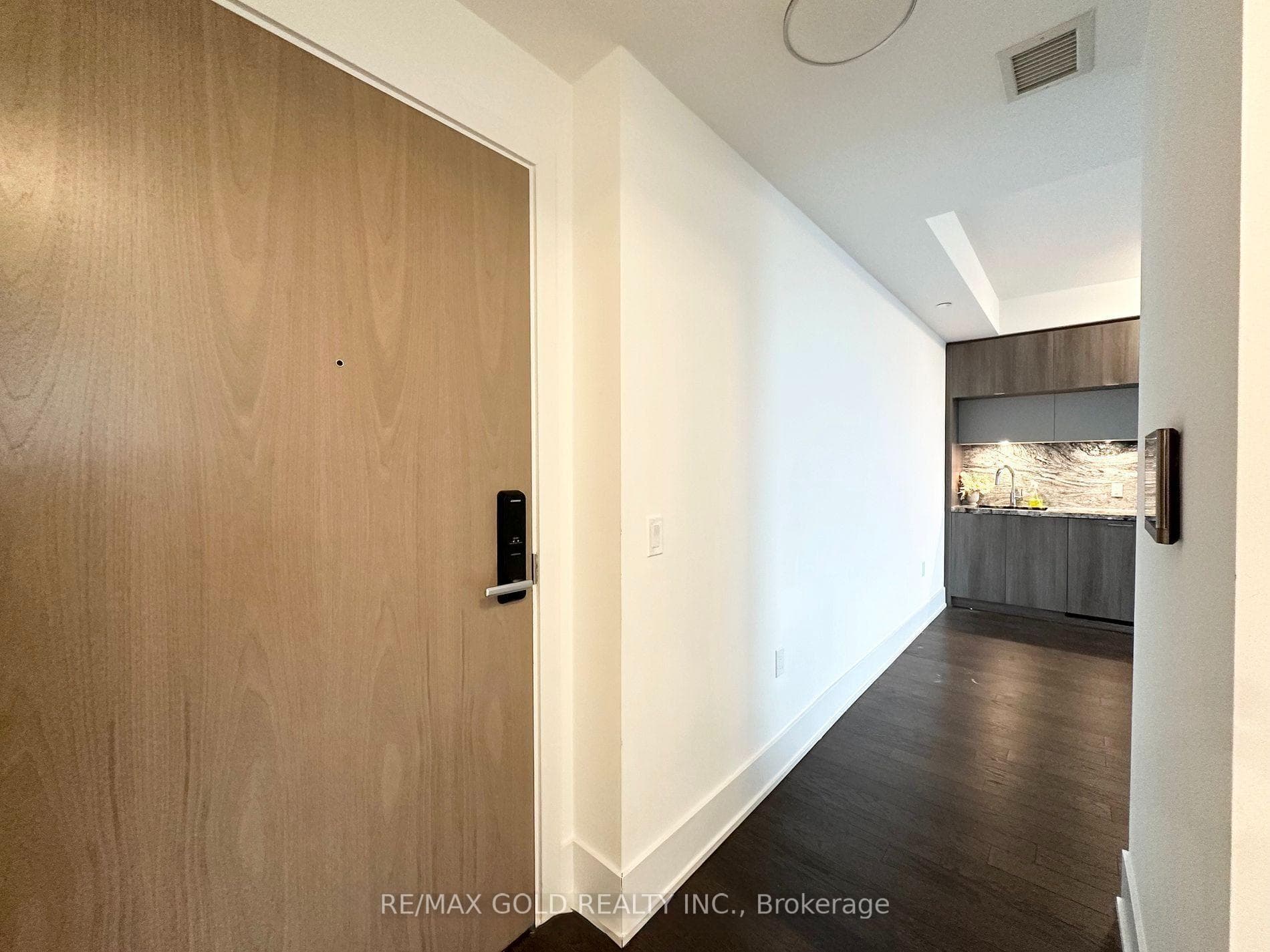 585 Bloor Street Unit 3515 photo 2