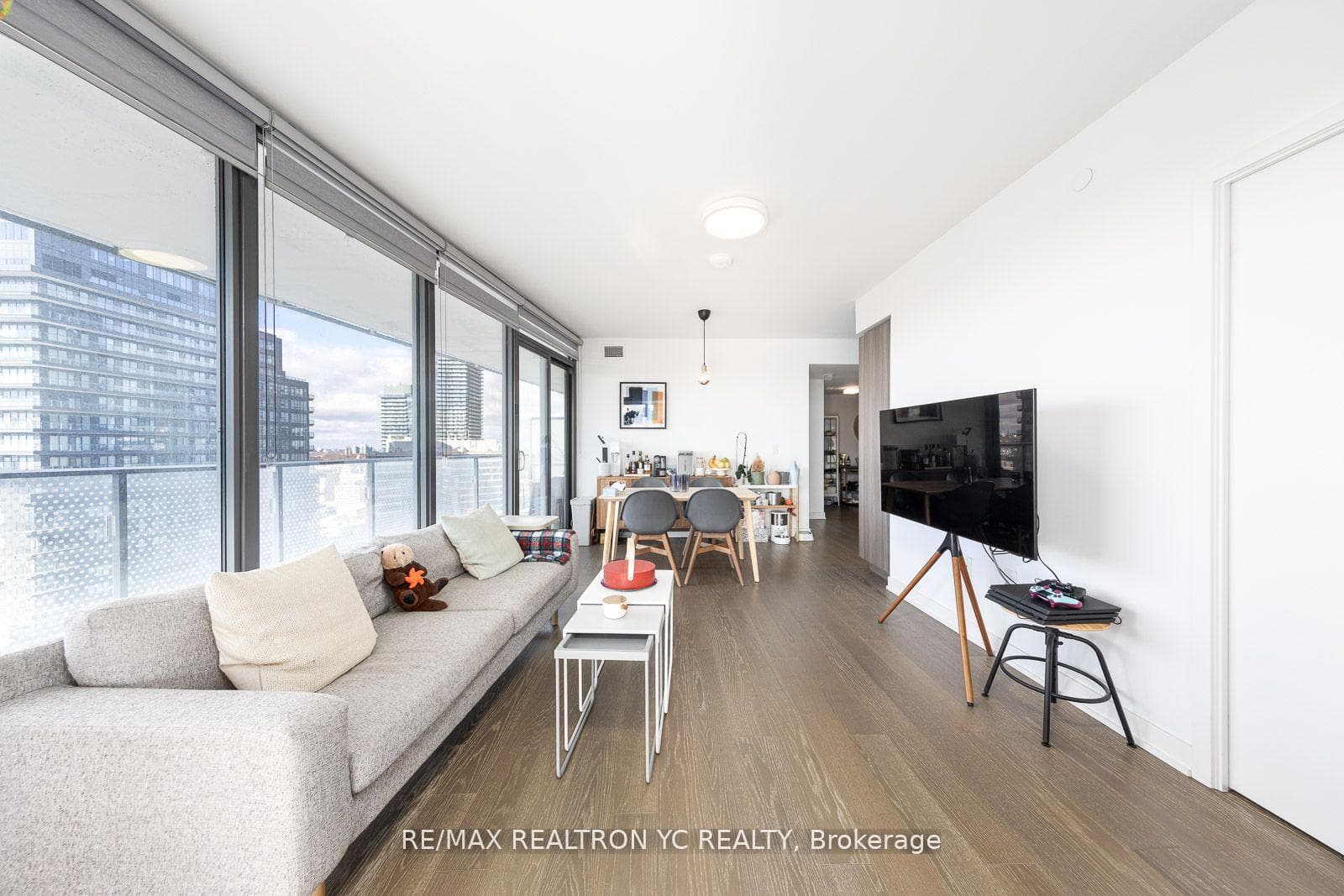 11 Wellesley Street Unit 3305 photo 6