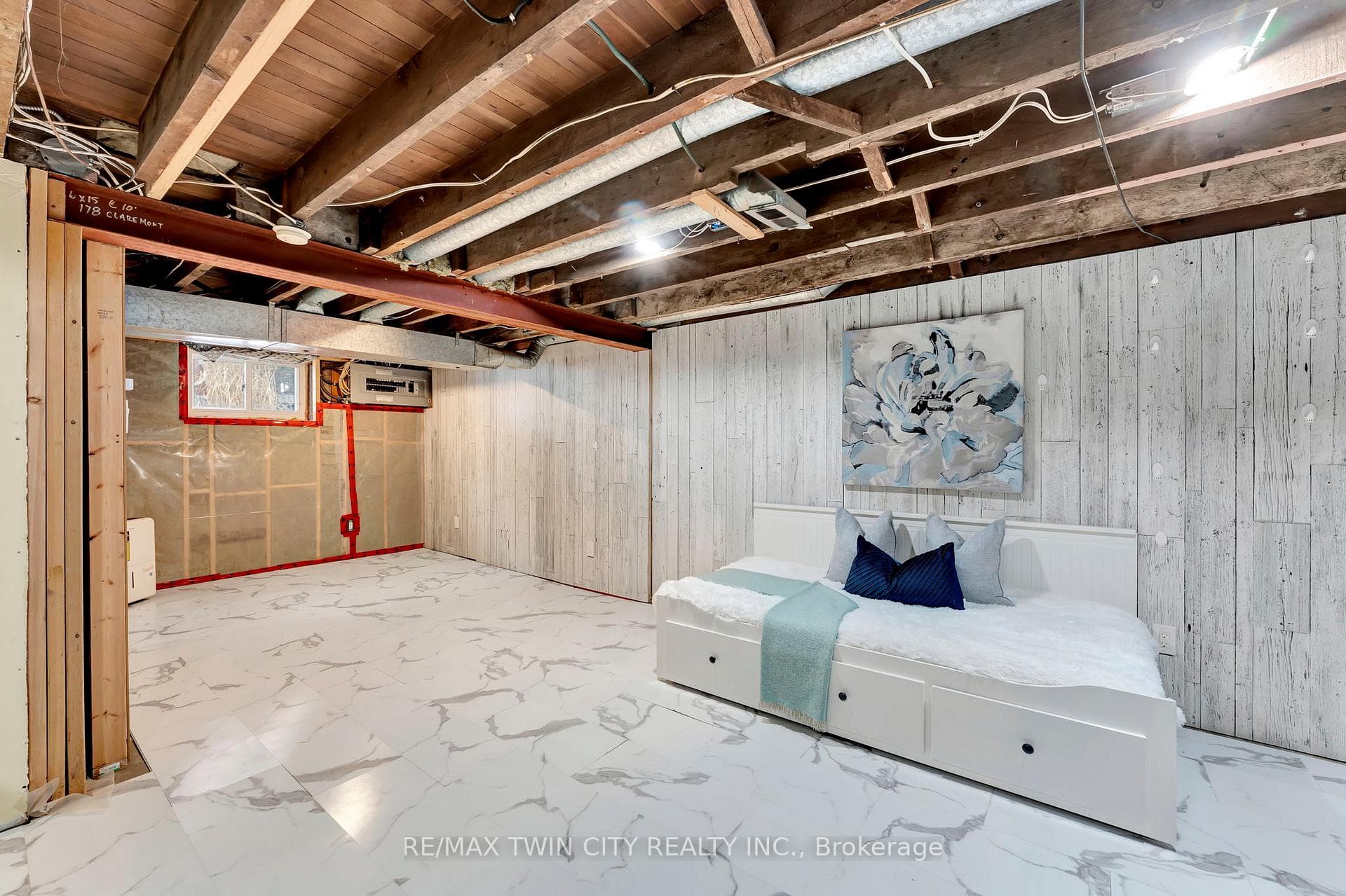 154 Tiffany Street photo 20