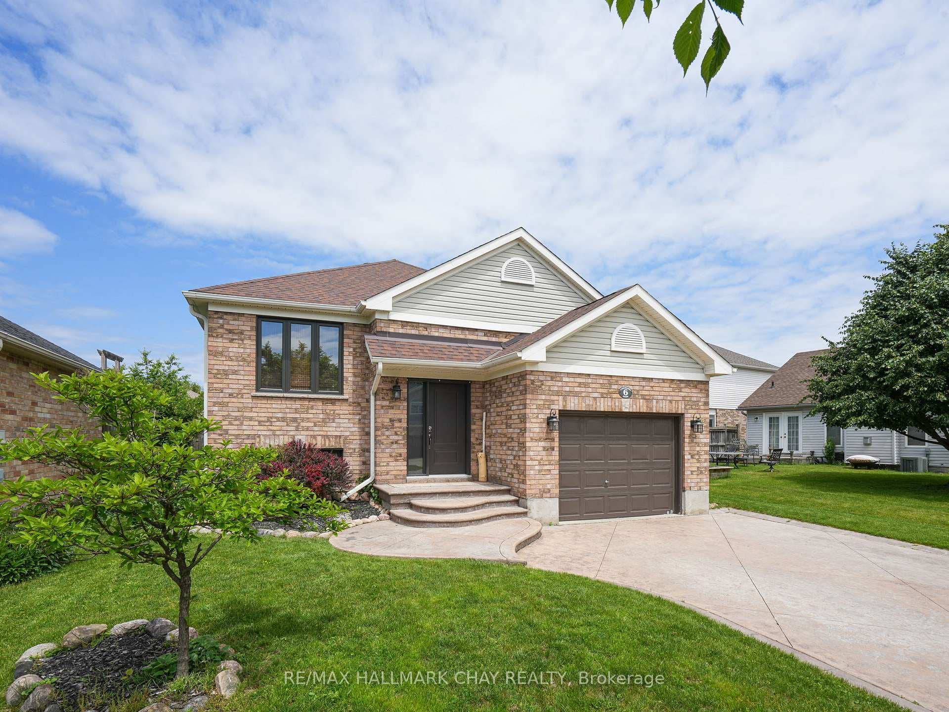 6 Lakewoods Court photo 4