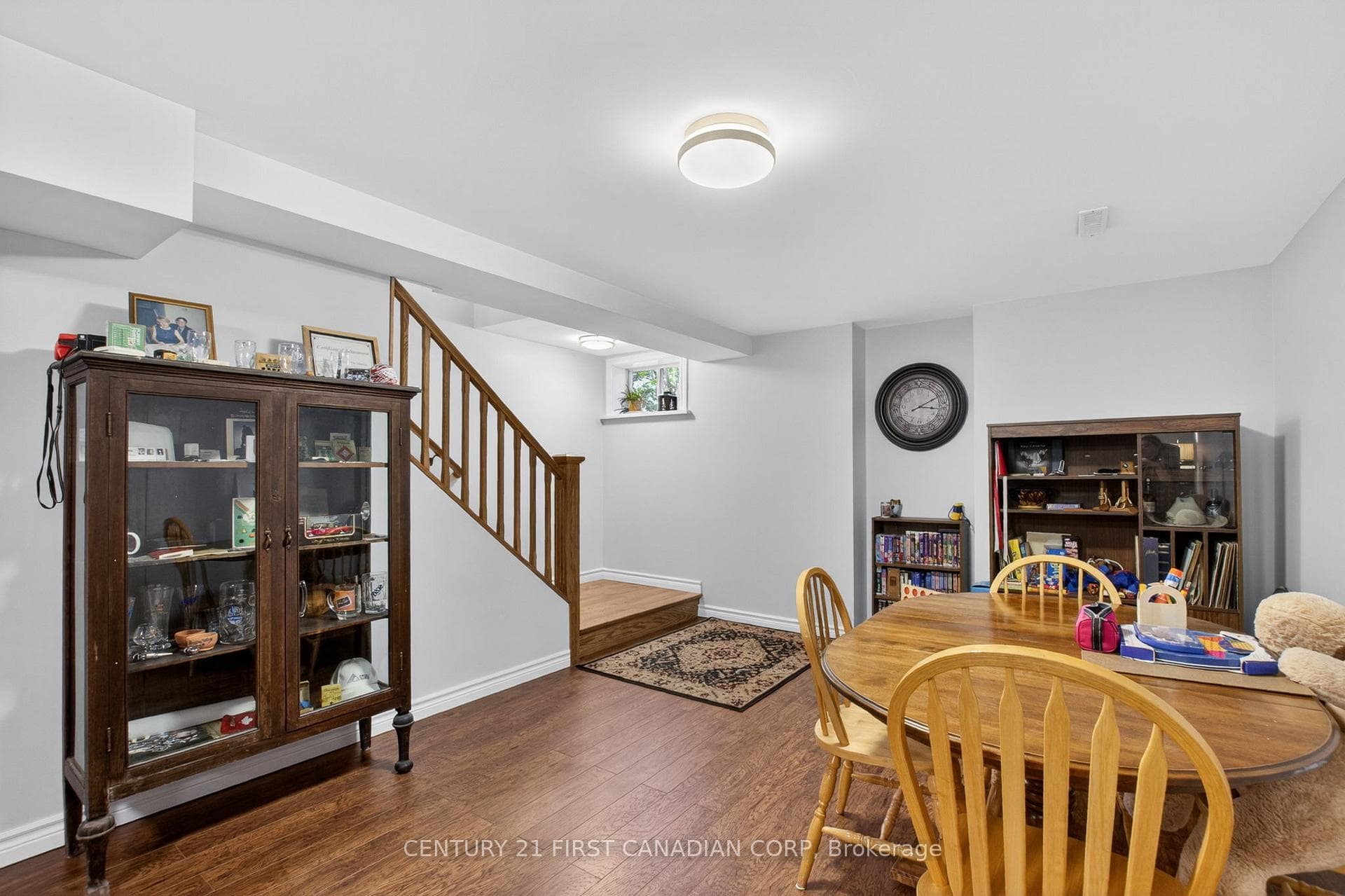 653 Peter Street photo 30