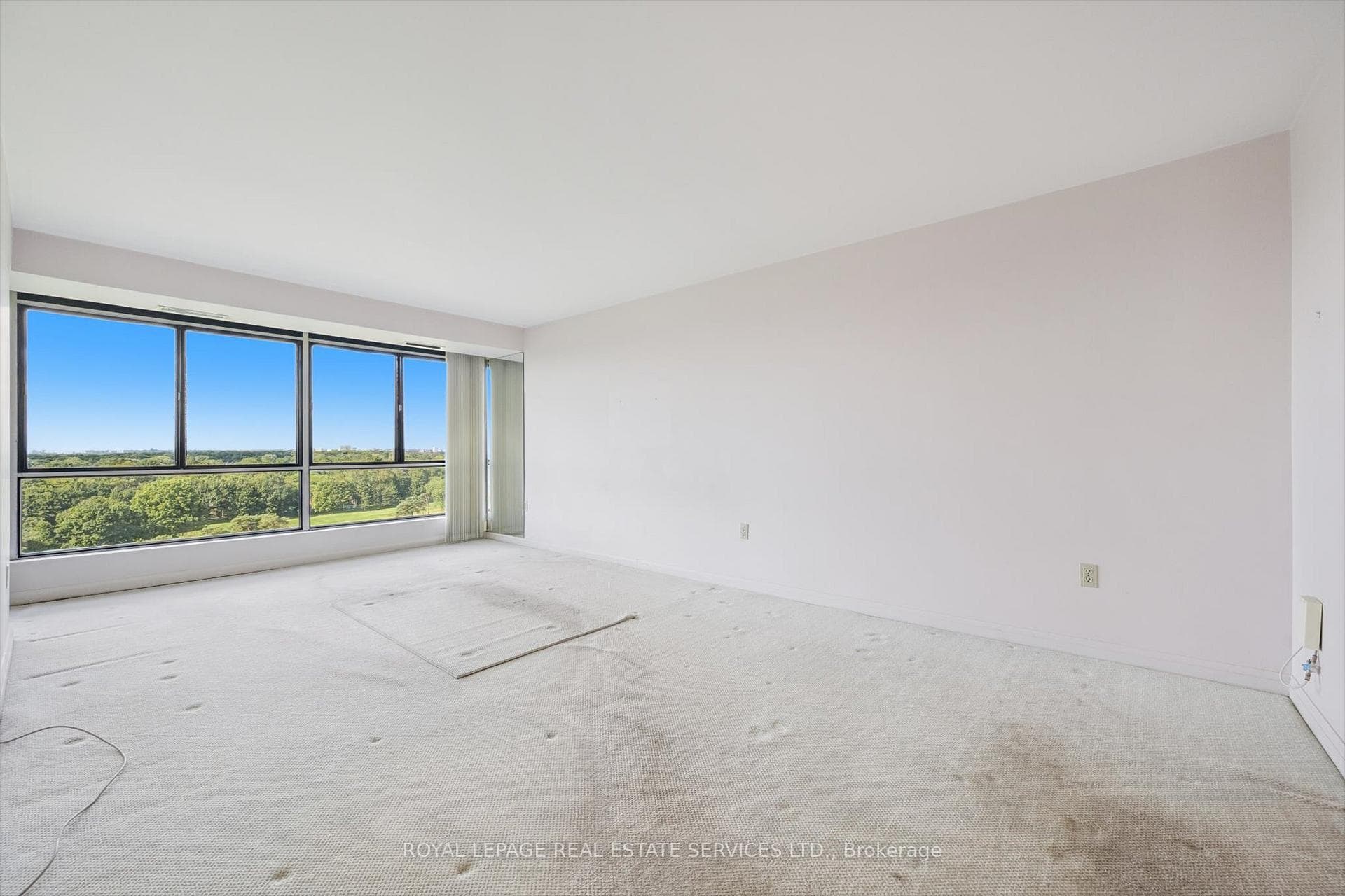 Open Living & Dining Rooms Ideal for Entertaining