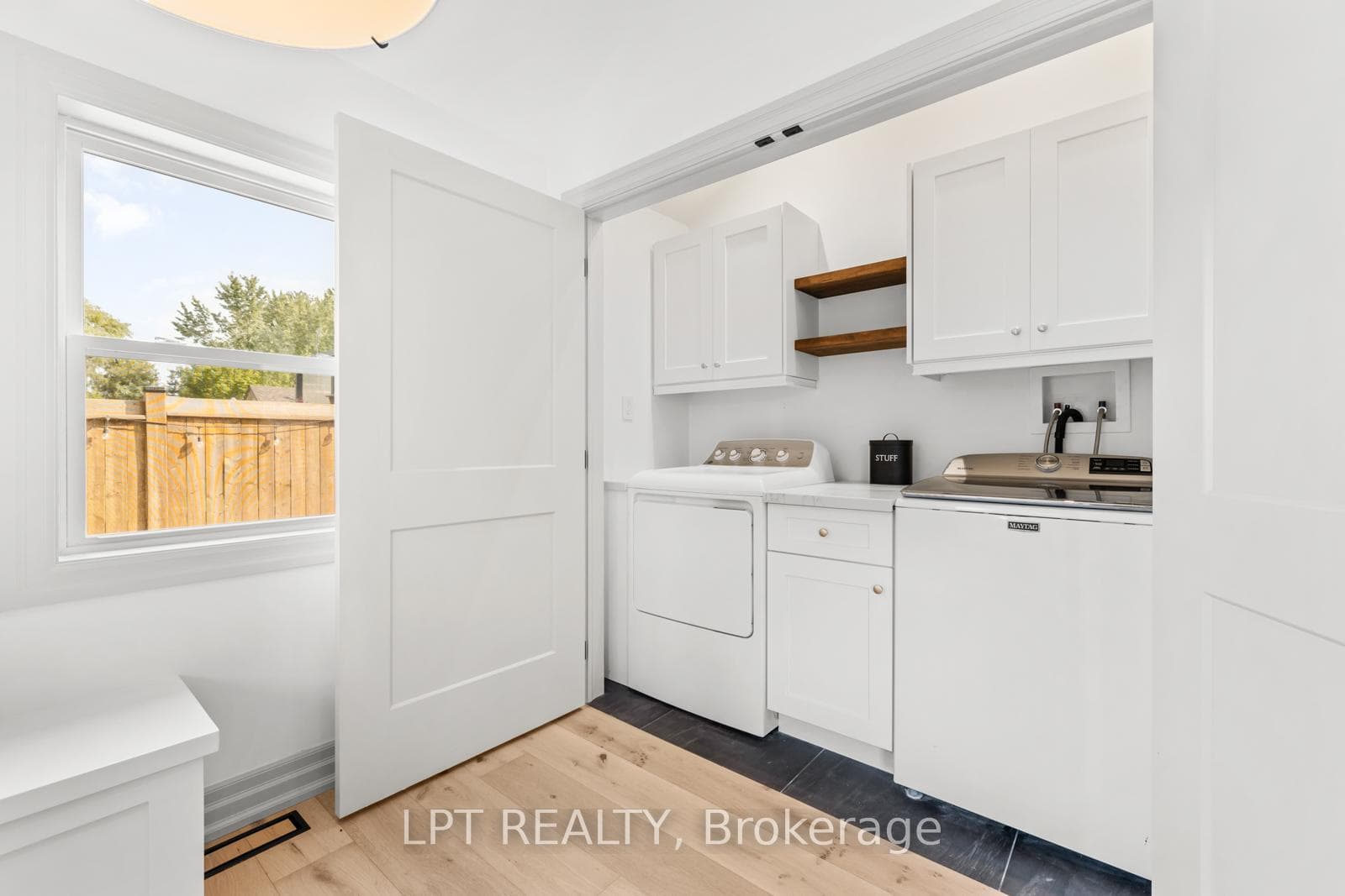 131 Maple Avenue photo 26