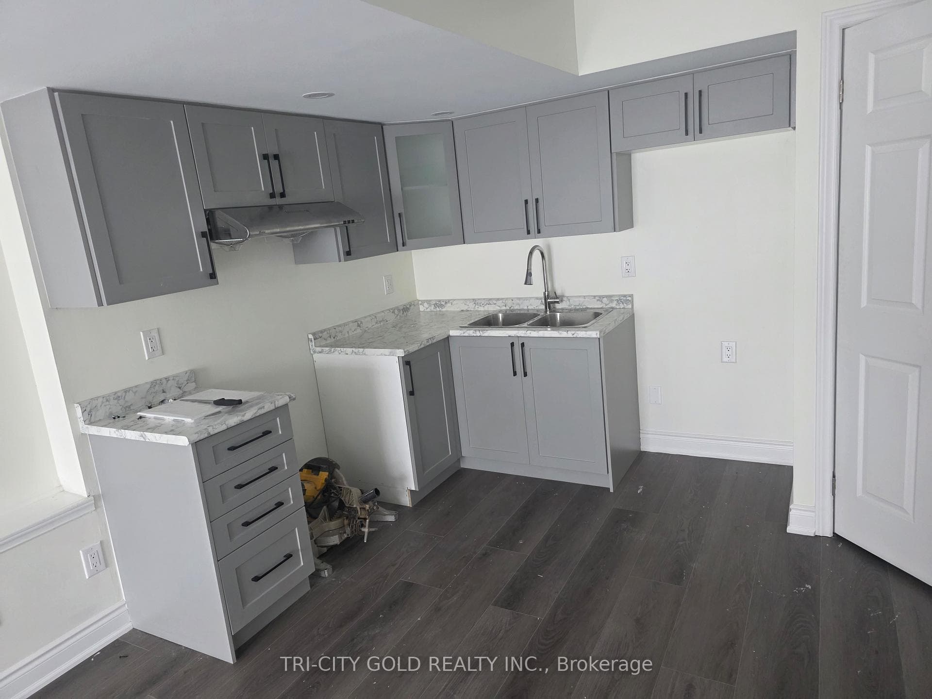 536 Mctavish Street Unit Lower photo 10