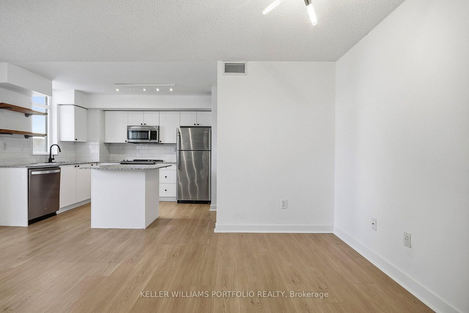 816 Lansdowne Avenue Unit 119 photo 9