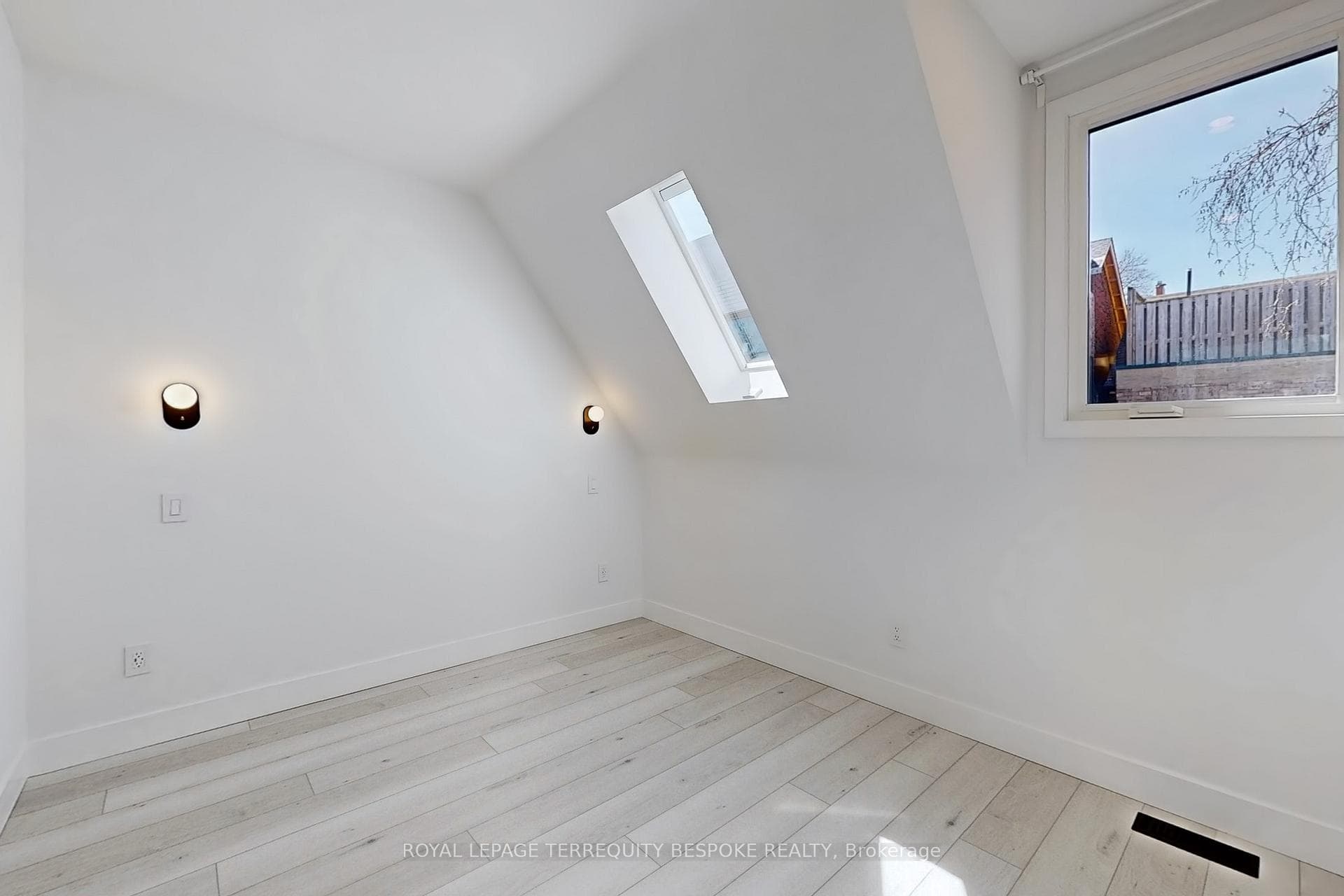 363 Euclid Avenue Unit Laneway photo 25