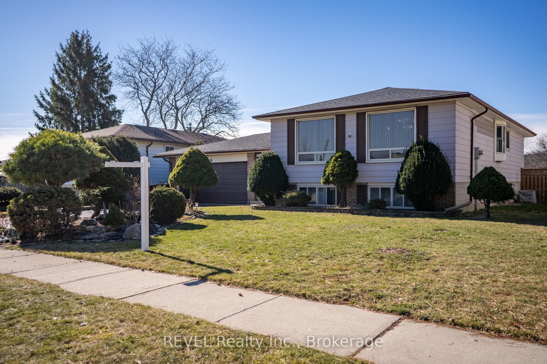19 Lynwood Drive photo 4