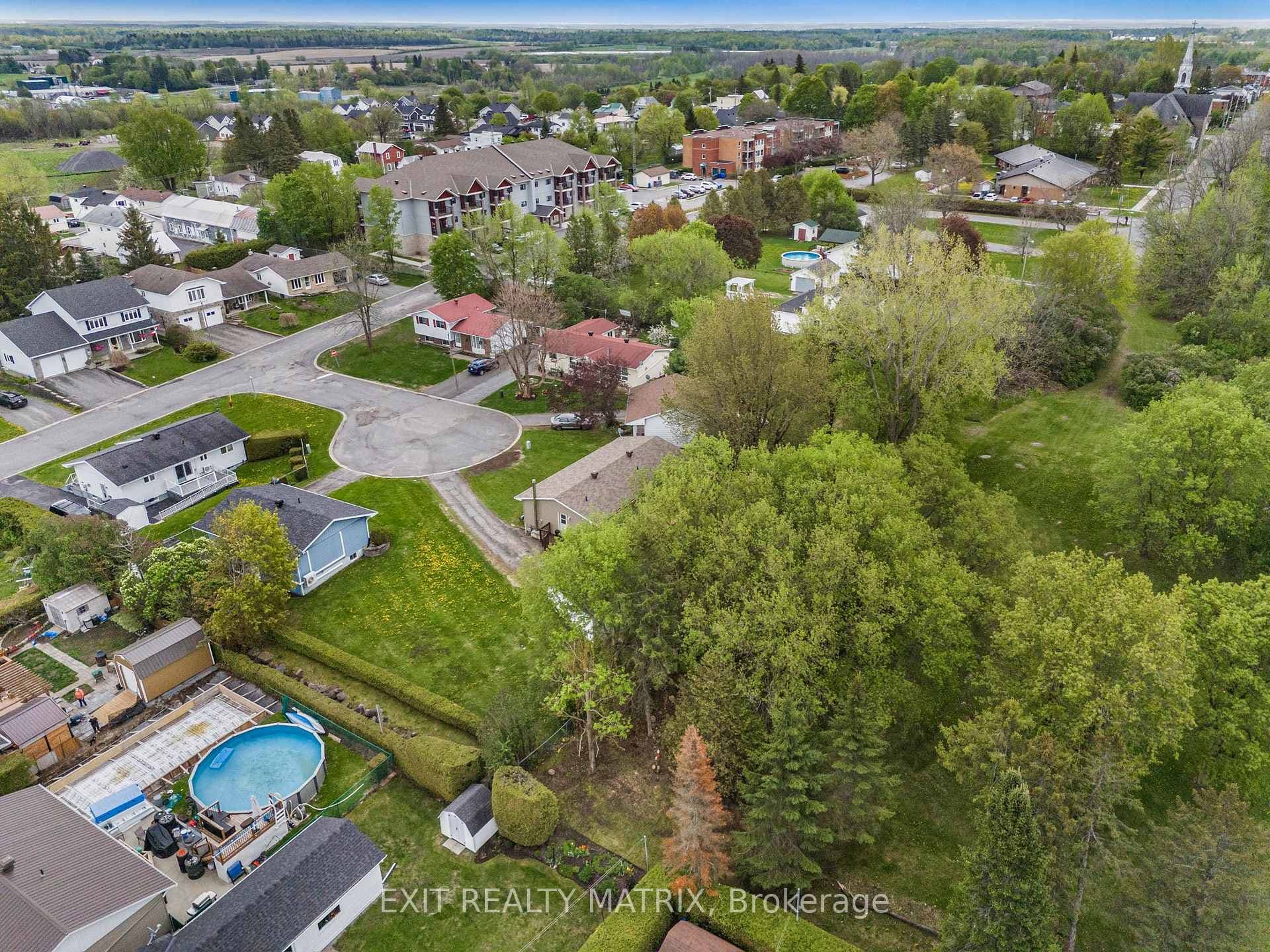 136 Martel Crescent photo 38