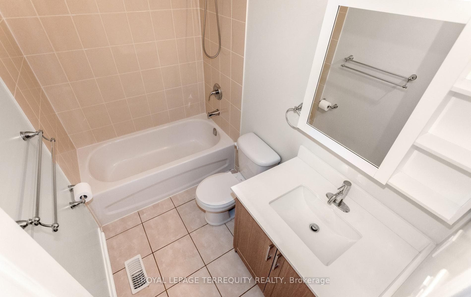 Main 4pc Bath