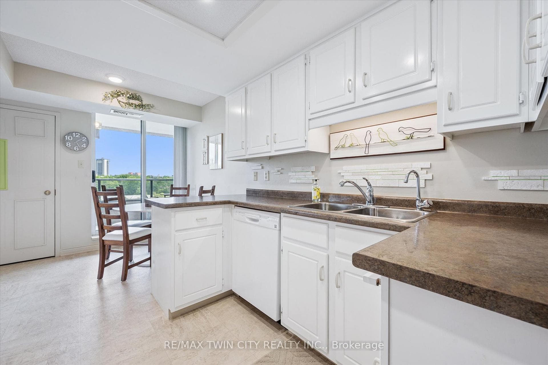 6 WILLOW Street Unit 702 photo 21