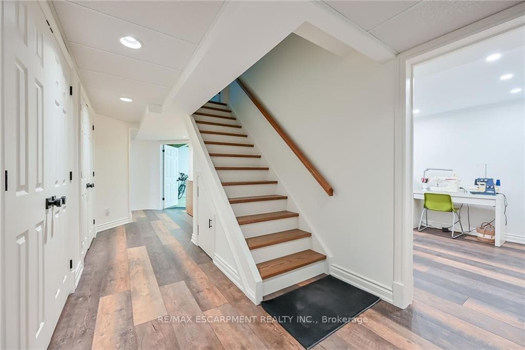 98 Dorchester Drive photo 27