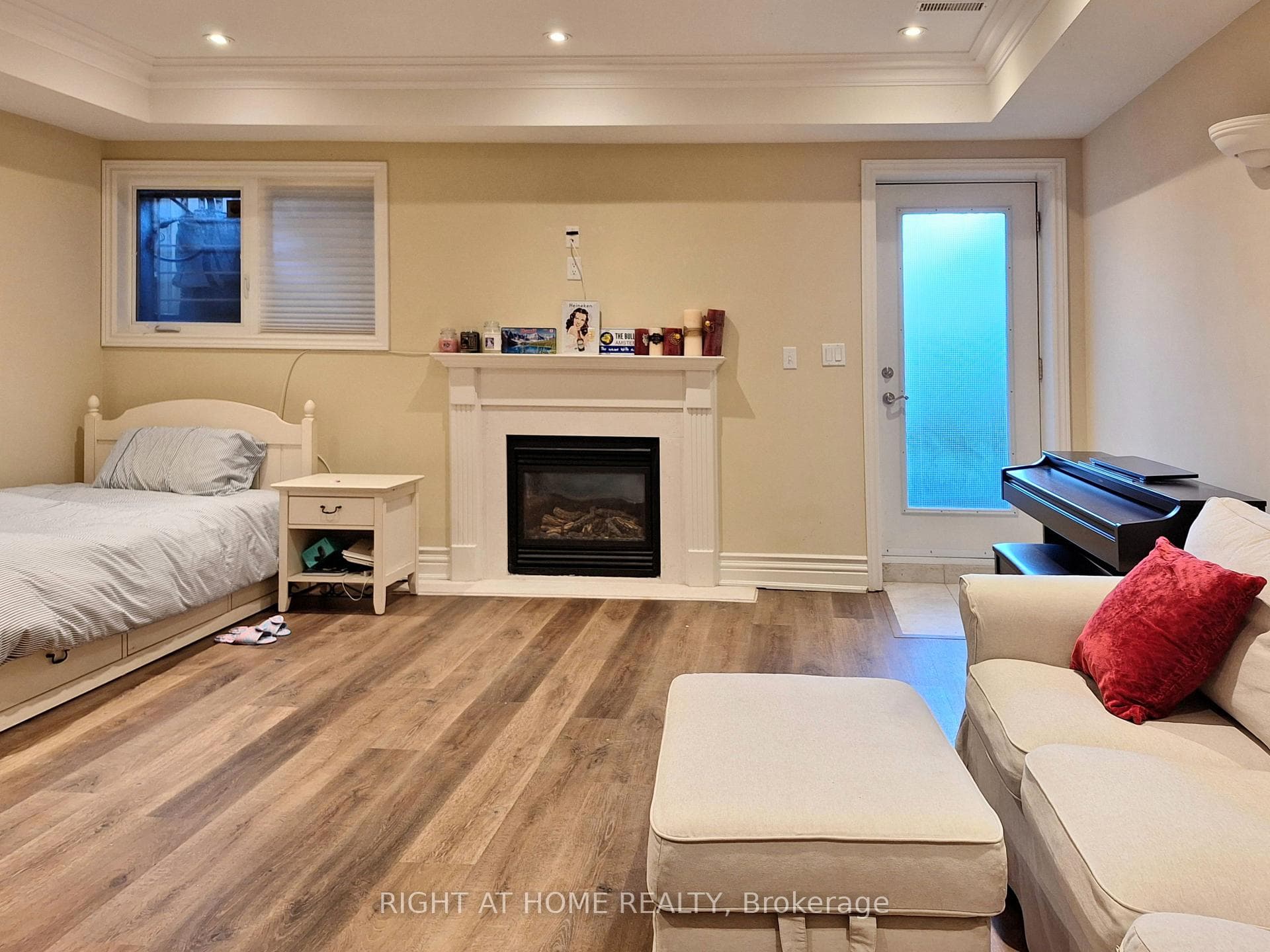 378 Douglas Avenue photo 9