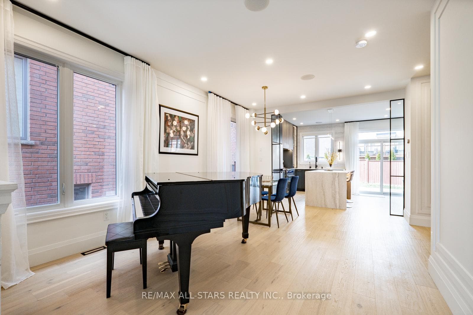 407 Mantle Avenue photo 4