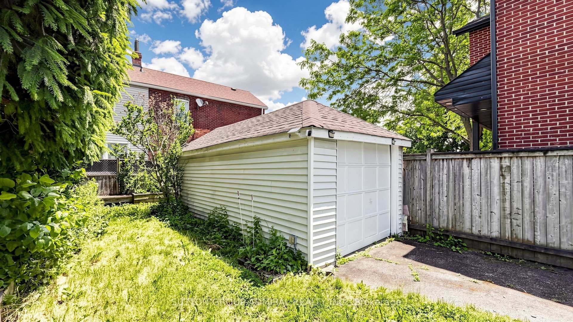 75 Rockcliffe Boulevard photo 29