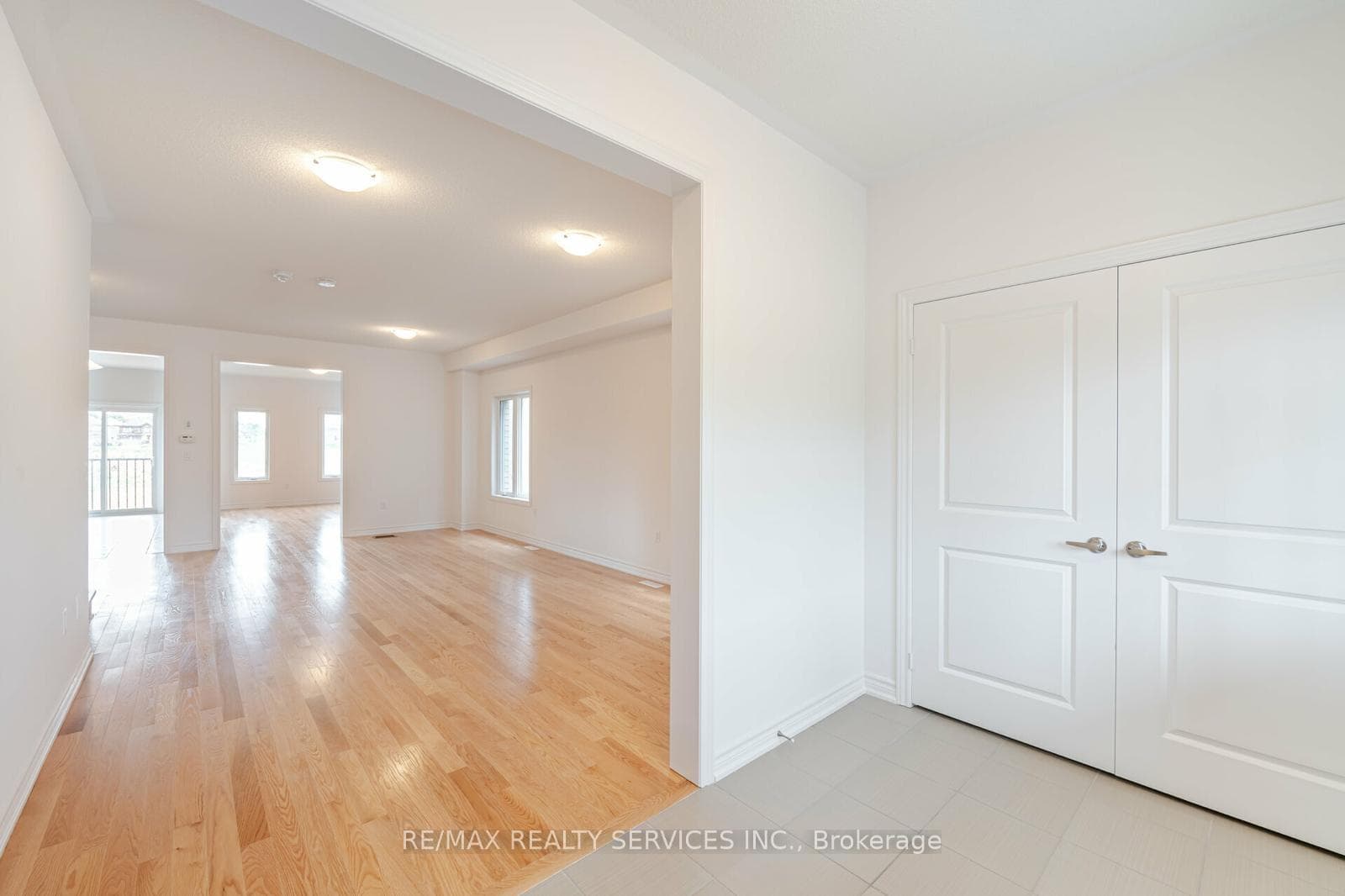 360 Russell Street photo 6