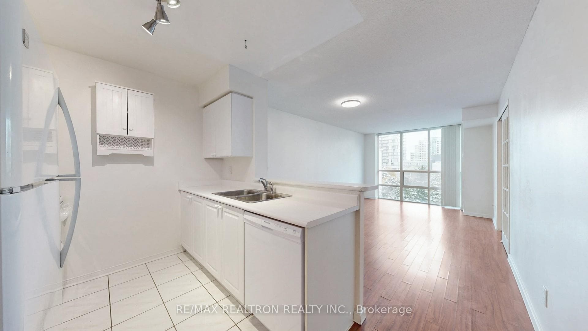 233 Beecroft Road Unit 722 photo 17