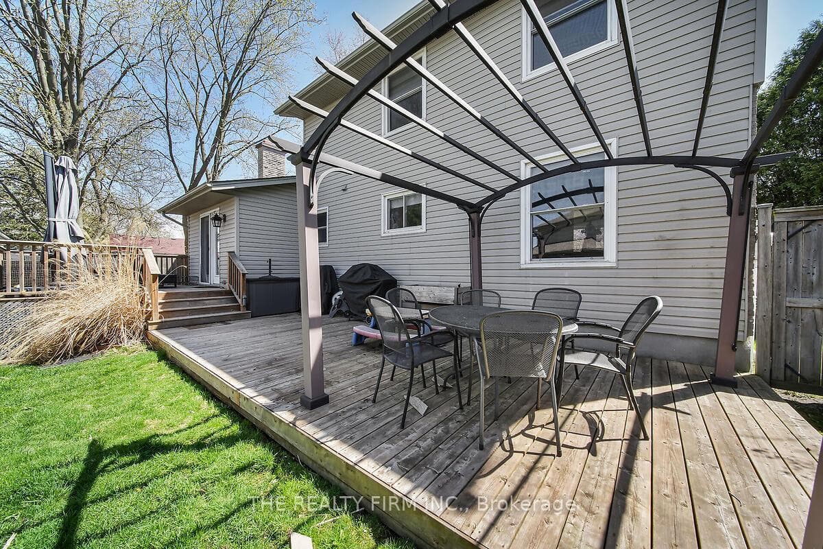949 Farnham Place photo 34