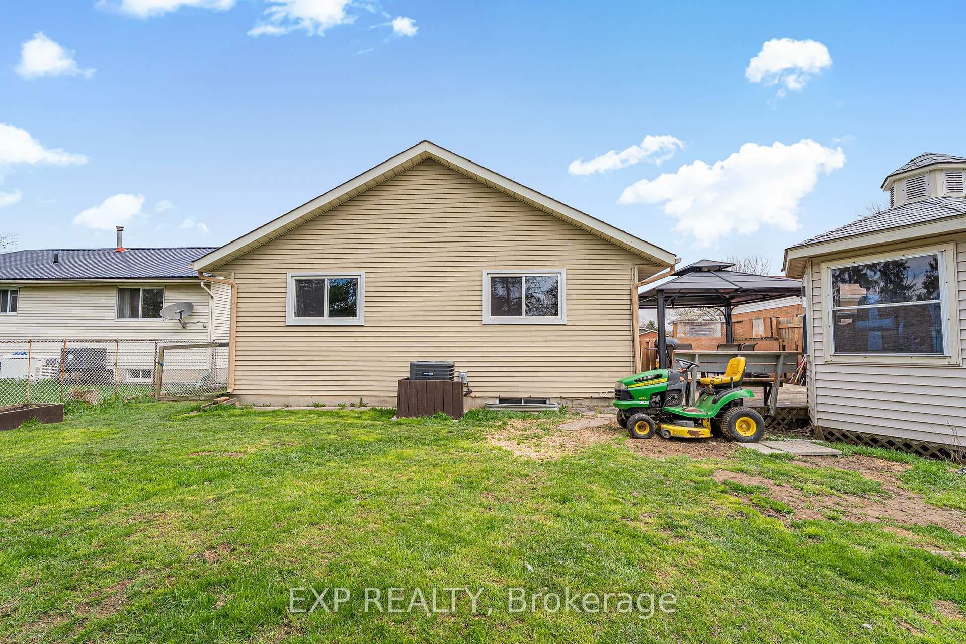 8 Abbott Lane photo 33