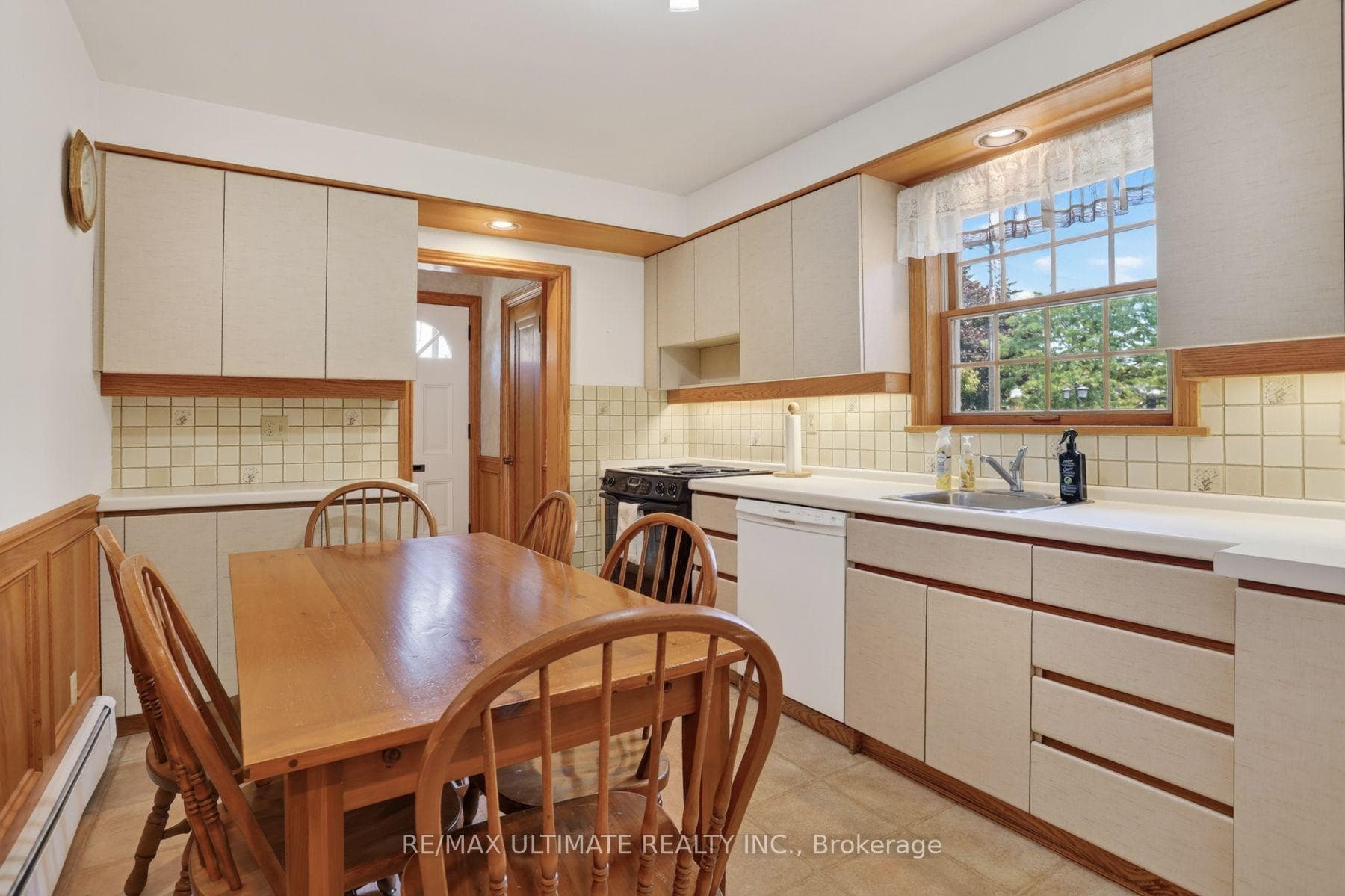 81 Flora Drive photo 42