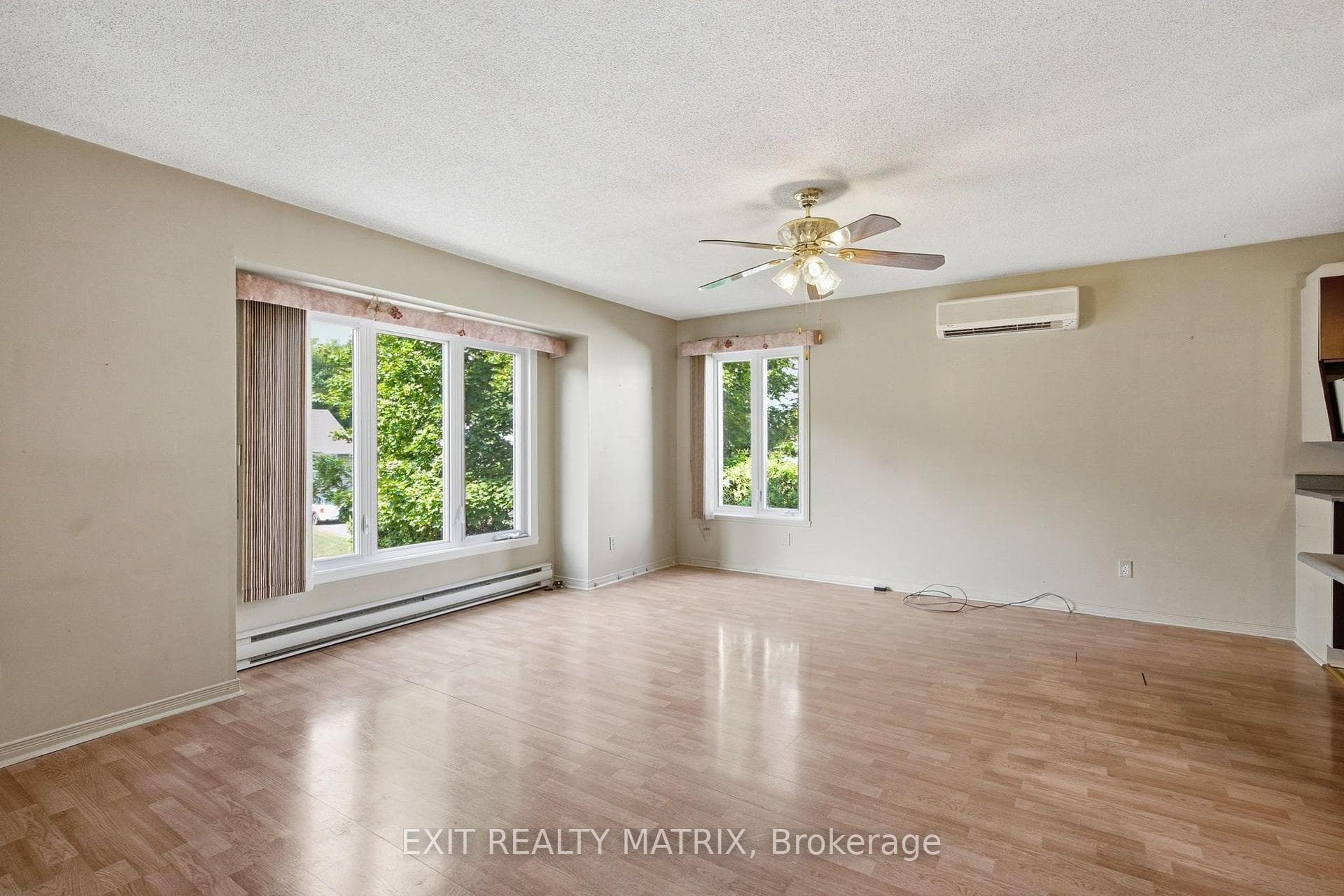 671 Berthiaume Street photo 6