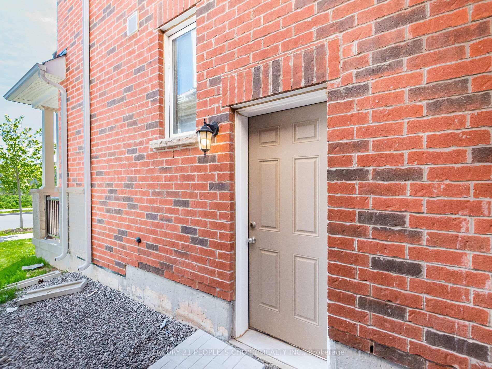 1404 Sycamore Gardens photo 20