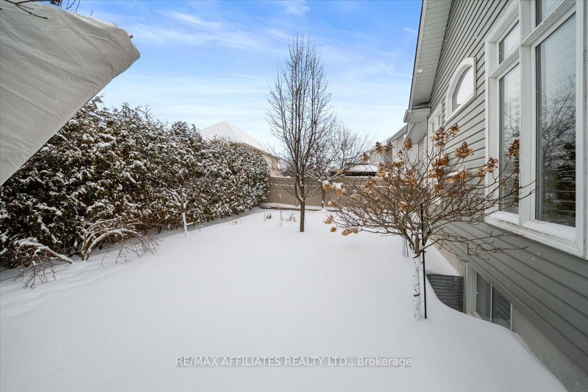 285 Chinian Street photo 34