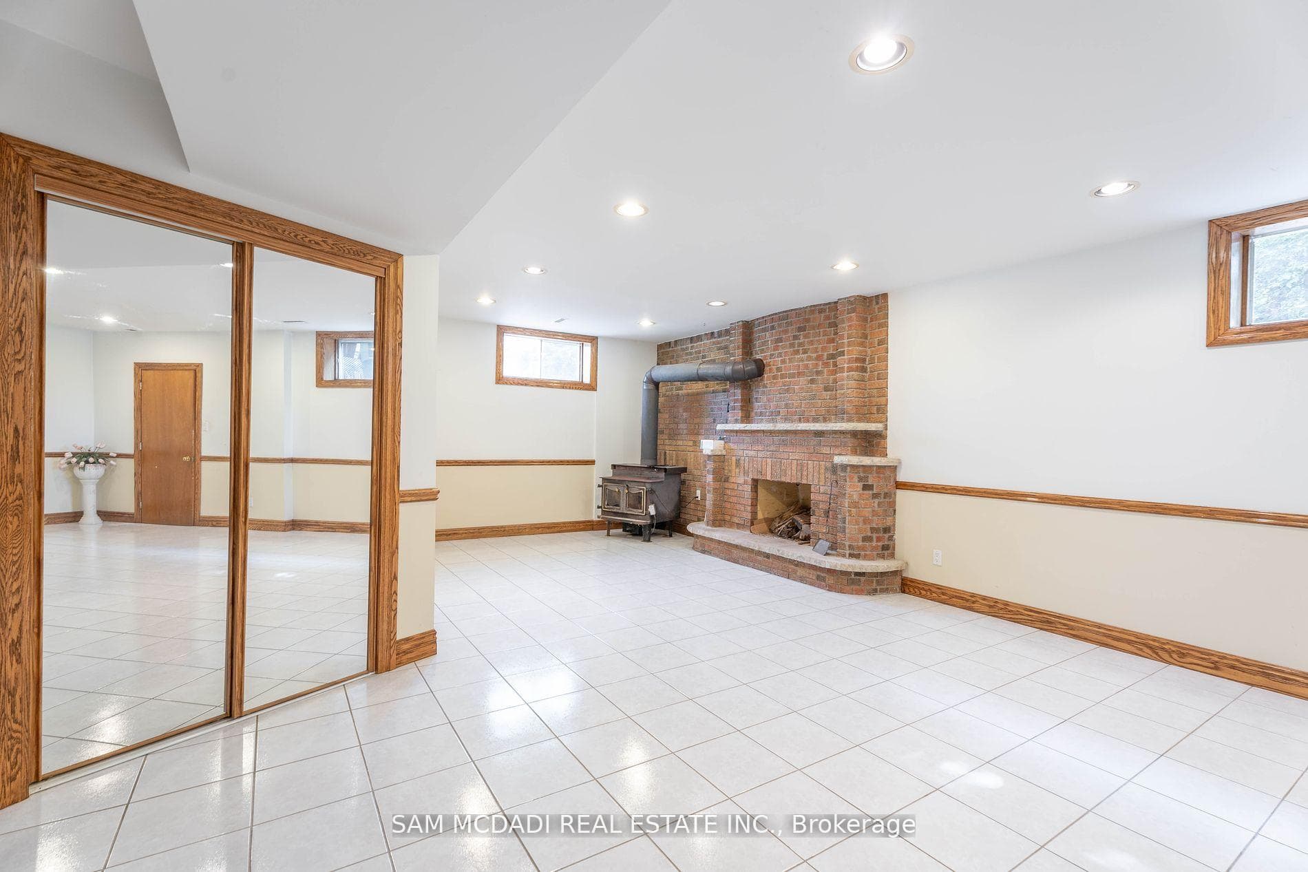 1548A Carolyn Road photo 33