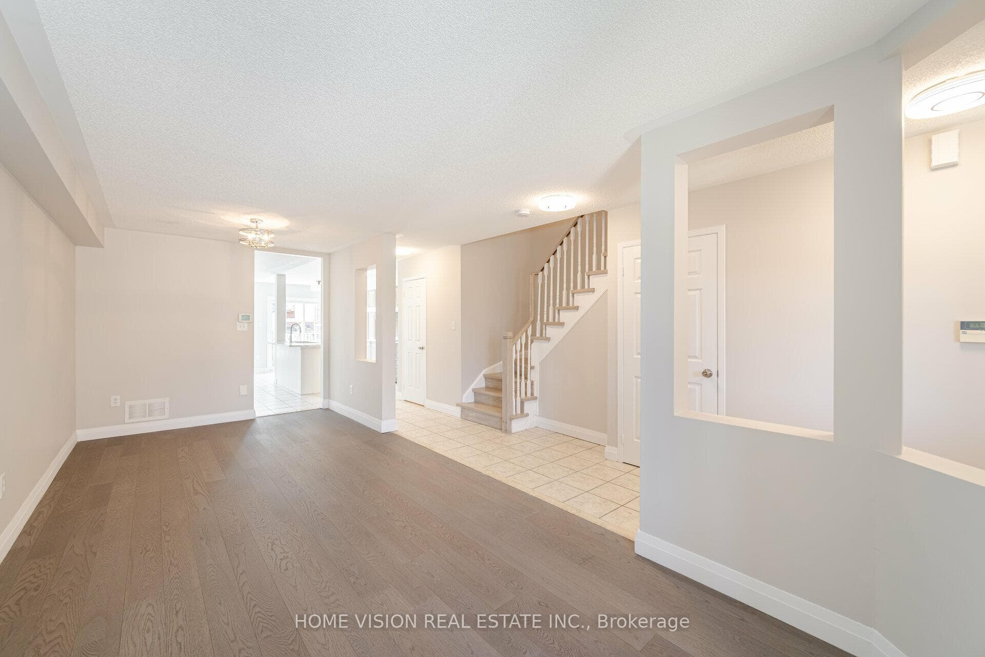 5774 Gant Crescent Unit Main photo 6