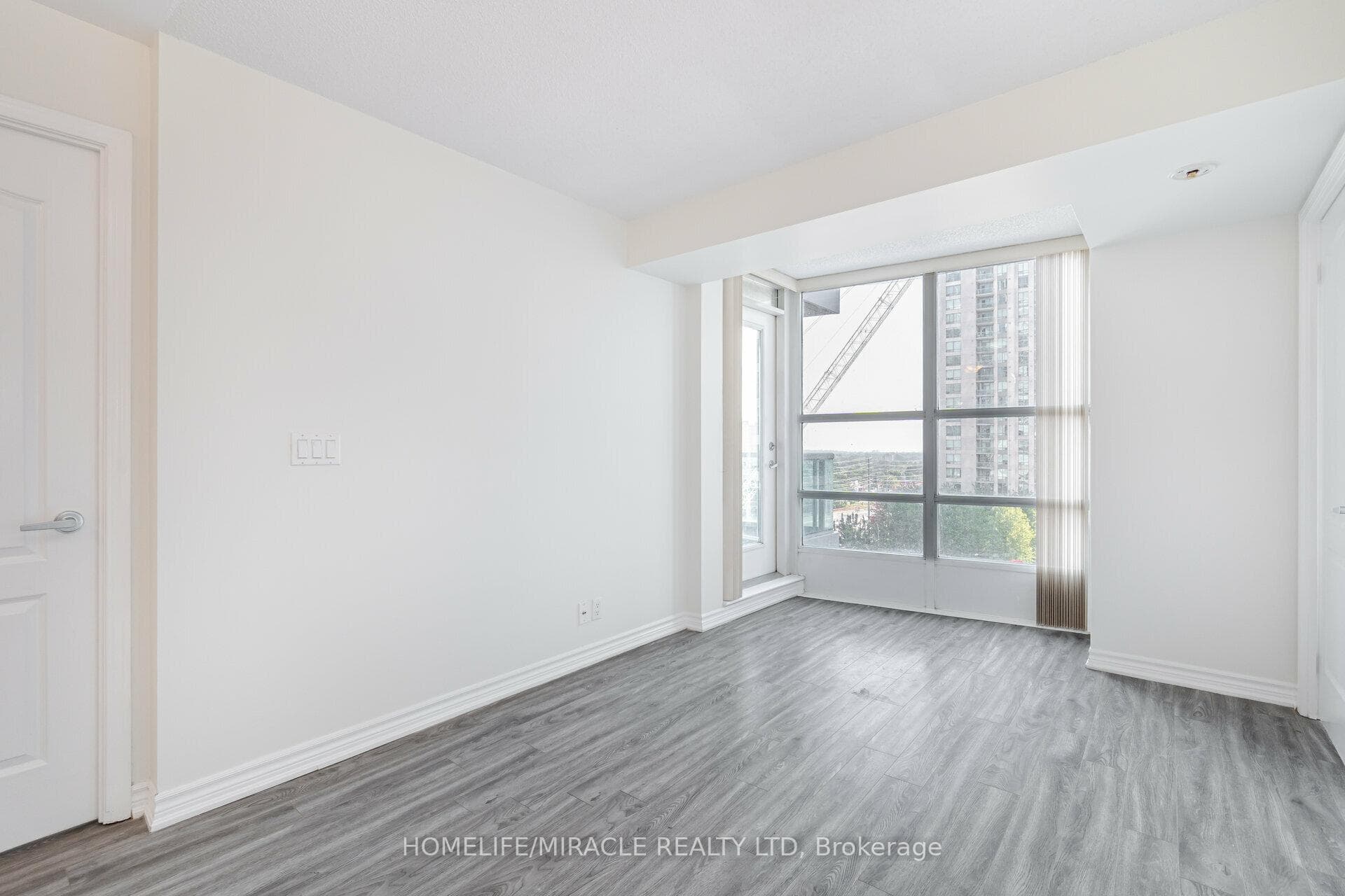 33 Elm Drive Unit 802 photo 12