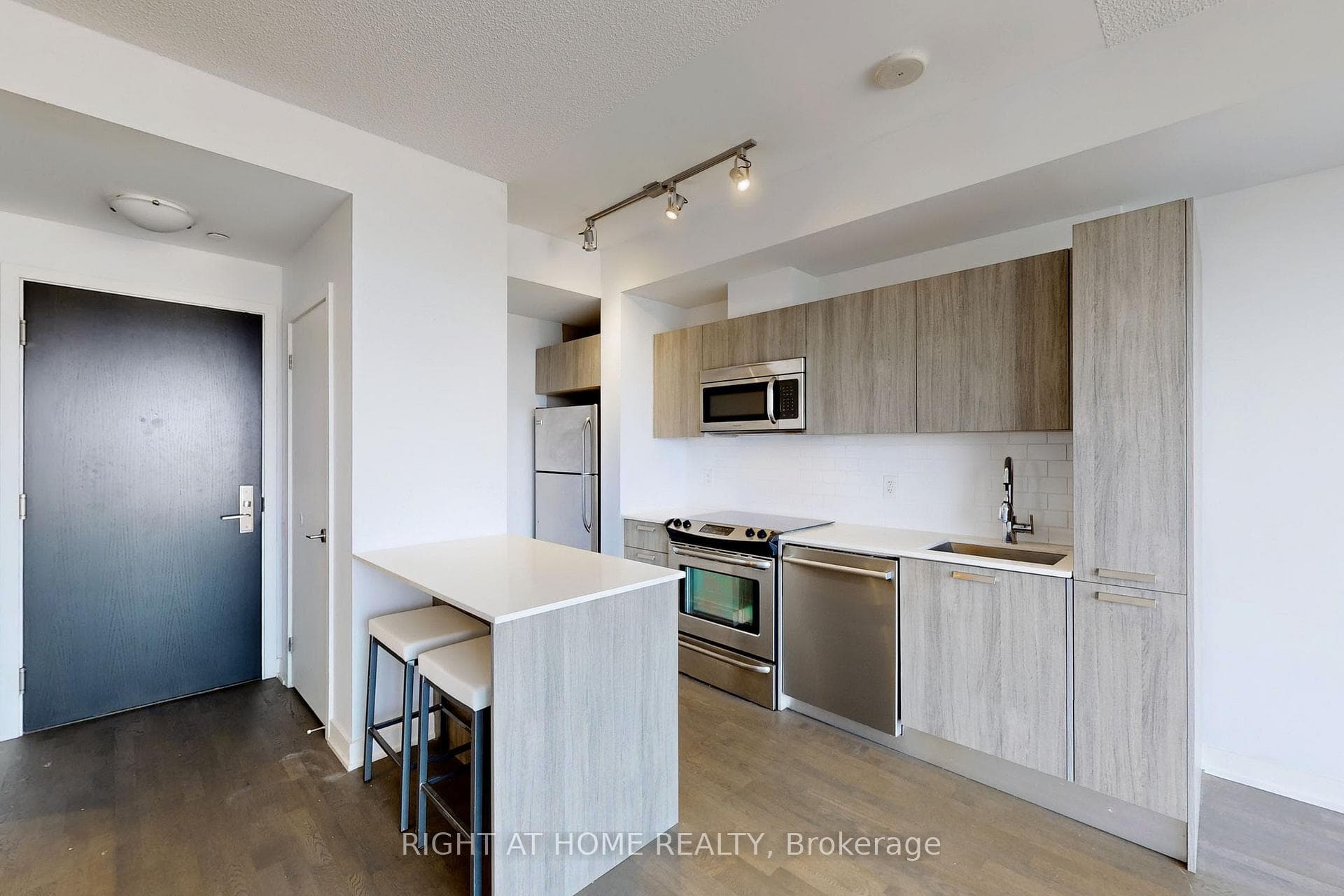 1815 Yonge Street Unit 2207 photo 16