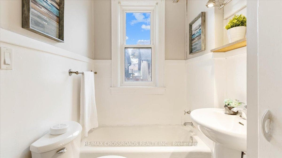 24 CATHARINE Street photo 11