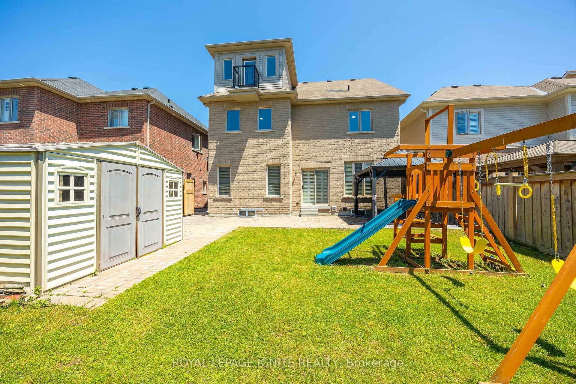 95 McRoberts Crescent photo 37