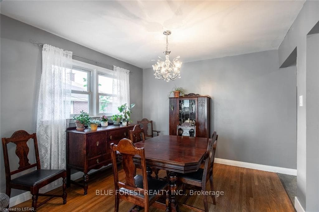 4 THORNE Avenue photo 10