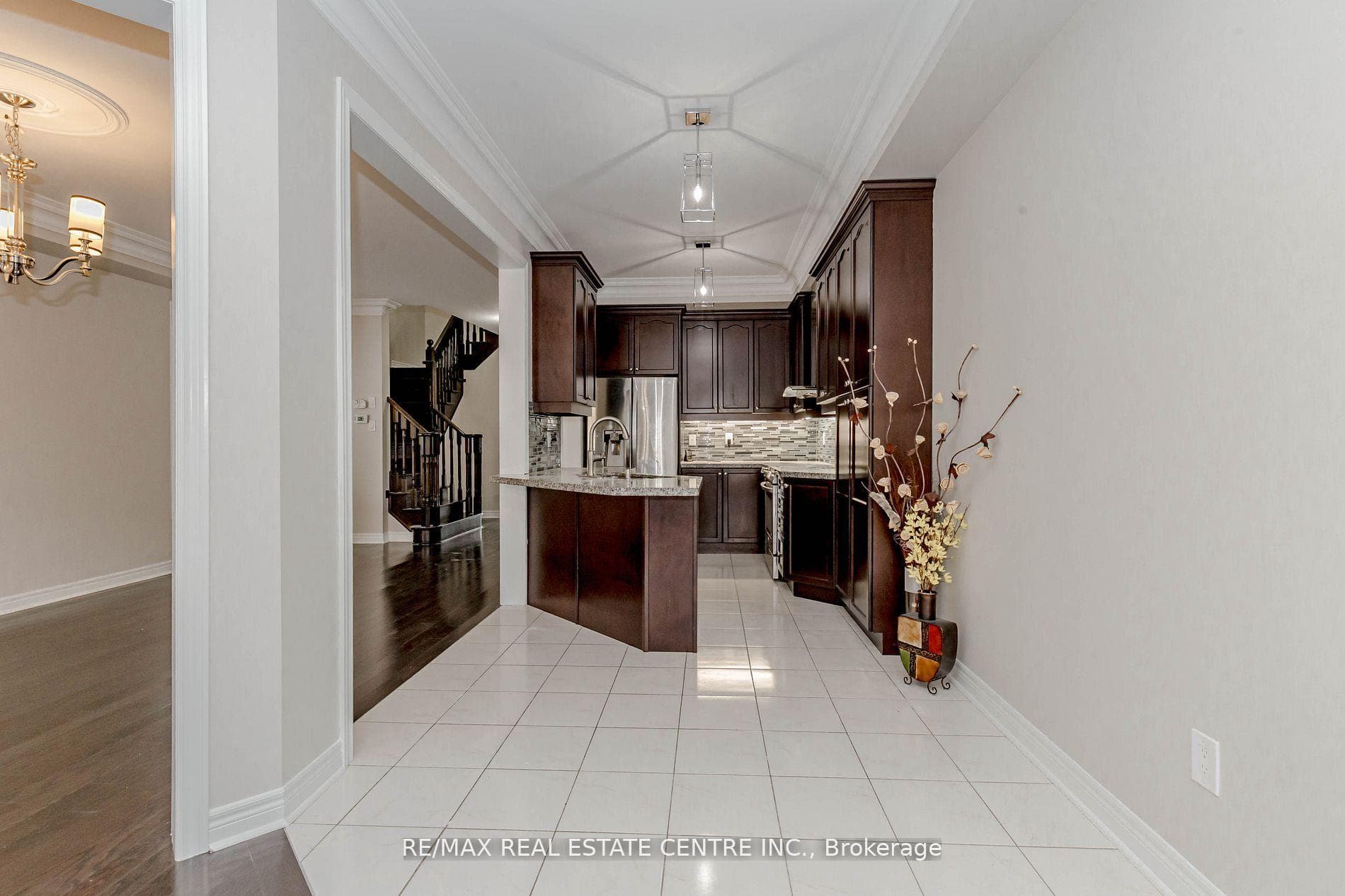 20 Gower Crescent photo 9