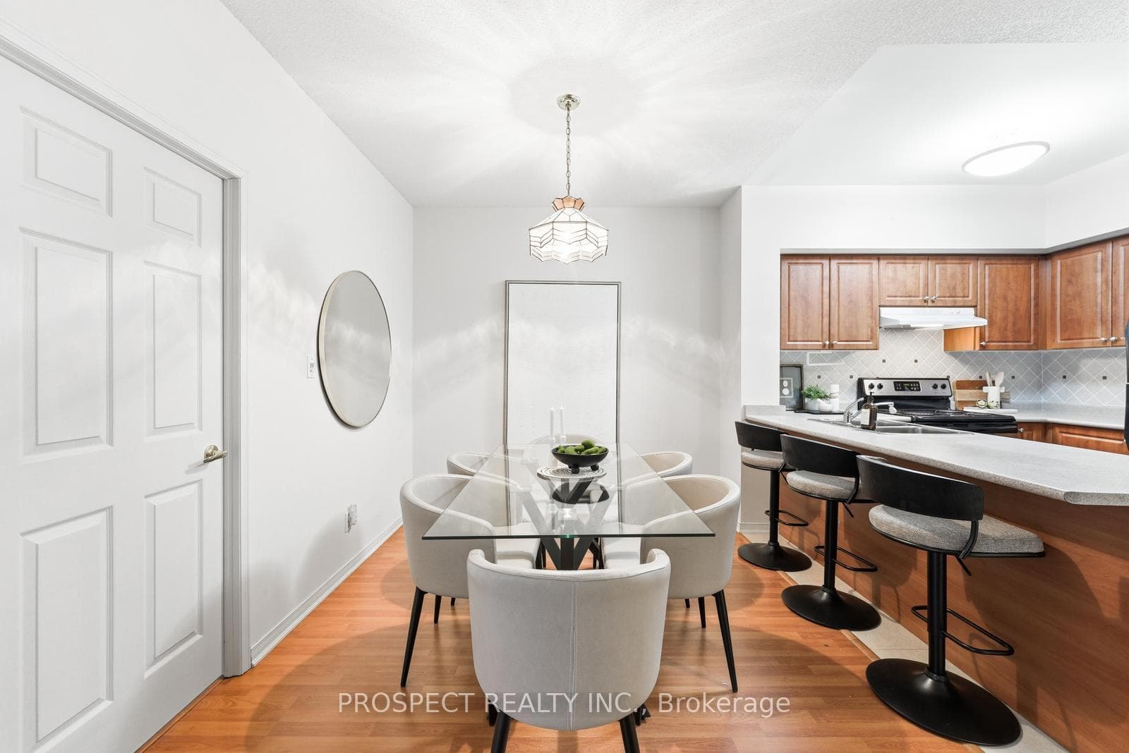 9451 Jane Street Unit 208 photo 9