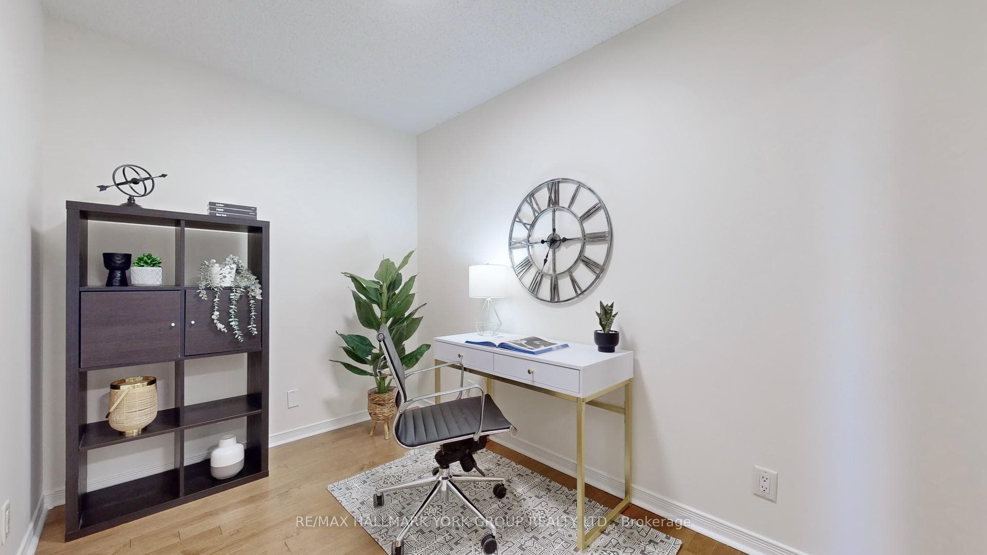 245 Davisville Avenue Unit 512 photo 17